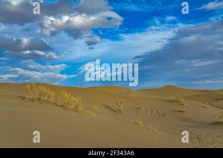 Panoramablick auf die Varzaneh Sanddünen, eine alte Wüste im zentralen Iran Stockfoto