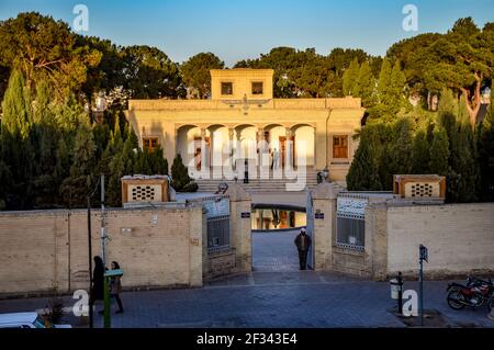 Yazd, Iran - 5. Dezember 2015: Zoroastrischer Feuertempel, ein berühmtes Wahrzeichen und religiöser Ort in der Stadt Yazd im Iran Stockfoto