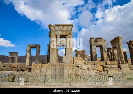 Überreste des schönen Tachara-Palastes in den Ruinen von Persepolis, der alten persischen Hauptstadt in der Nähe von Shiraz im Iran Stockfoto