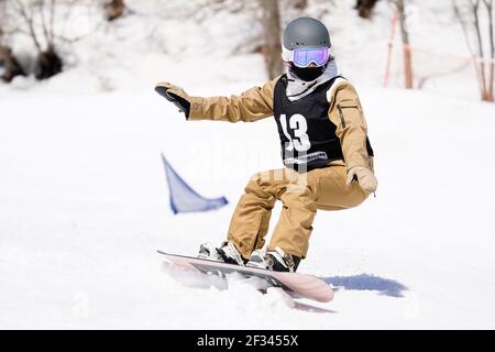 Otari, Nagano, Japan. März 2021, 14th. Miki Ichikawa (JPN), 14. März 2021 - para Snowboard : Snowboard Cross im Skigebiet Hakuba Norikura Onsen während 2021 Alle Japan para Snowboard Championships und Supporters Cup in Otari, Nagano, Japan. Kredit: SportsPressJP/AFLO/Alamy Live Nachrichten Stockfoto