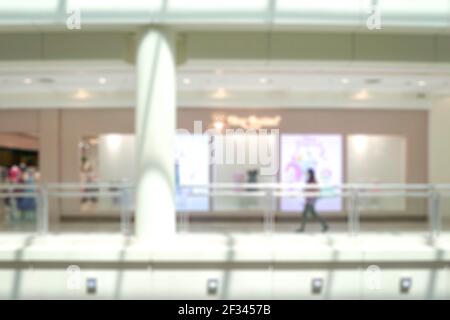 Abstrakte Unschärfe mit Bokeh und unscharf Einkaufszentrum oder Kaufhaus für Hintergrund. Stockfoto