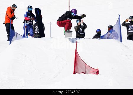 Otari, Nagano, Japan. März 2021, 14th. Akihiro Suzaki (JPN), 14. März 2021 - para Snowboard : Snowboard Cross im Skigebiet Hakuba Norikura Onsen während 2021 Alle Japan para Snowboard Championships und Supporters Cup in Otari, Nagano, Japan. Kredit: SportsPressJP/AFLO/Alamy Live Nachrichten Stockfoto