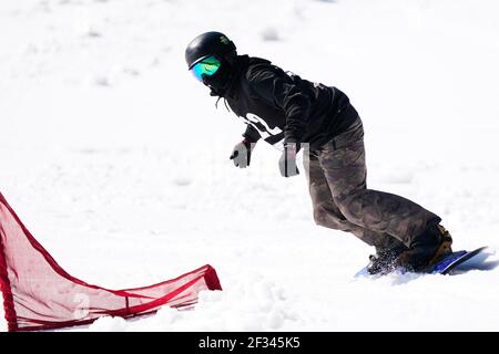 Otari, Nagano, Japan. März 2021, 14th. Takaaki Koiso (JPN), 14. März 2021 - para Snowboard : Snowboard Cross im Skigebiet Hakuba Norikura Onsen während 2021 Alle Japan para Snowboard Championships und Supporters Cup in Otari, Nagano, Japan. Kredit: SportsPressJP/AFLO/Alamy Live Nachrichten Stockfoto