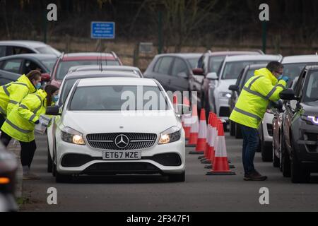 Stoke Gifford, Bristol, South Gloucestershire, Großbritannien. 1st. März 2021. Surge-Tests werden heute in Bristol als Reaktion auf die Entdeckung von zwei ca. Stockfoto