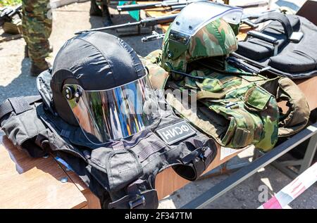 Samara, Russland - 28. Mai 2016: Helm der russischen Spezialkräfte mit Schutzglas Stockfoto