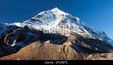 Peak Seven 7 VII, schöner Berg auf dem Weg zum Makalu Basislager, Barun Tal, Nepal Himalaya Berge Stockfoto