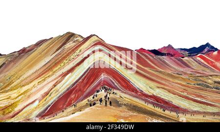 Rainbow Mountain oder Vinicunca Montana de Siete Colores isoliert auf weißem Himmel Hintergrund, Cuzco oder Cusco Region in Peru, peruanischen Anden, Pano Stockfoto