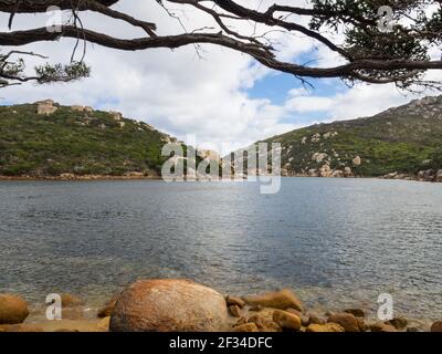 Felsbrocken und Küstenheide, Waychinicup Inlet, Albany, Western Australia Stockfoto