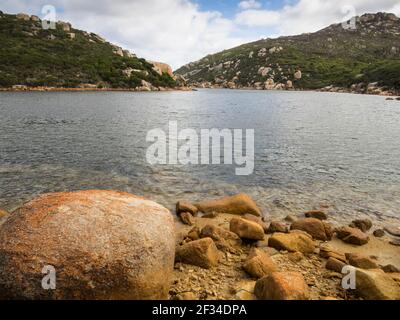 Felsbrocken und Küstenheide, Waychinicup Inlet, Albany, Western Australia Stockfoto