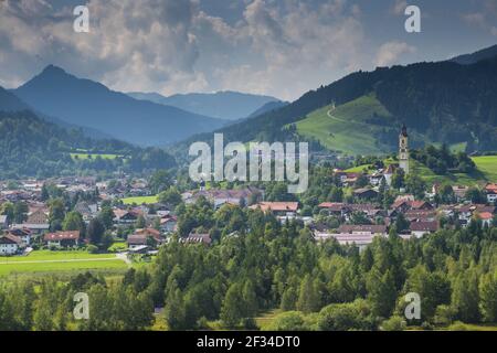 Geographie / Reisen, Deutschland, Bayern, Pfarrkirche St. Nikolaus in Pfronten, Oberbayern, Panorama-Freiheit Stockfoto