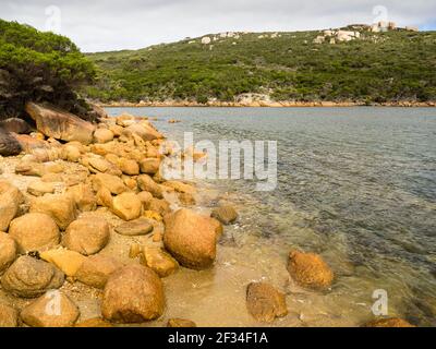 Felsbrocken und Küstenheide, Waychinicup Inlet, Albany, Western Australia Stockfoto