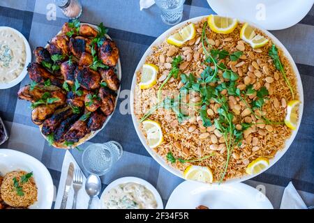 Arabischer Esstisch für ramadan iftar Stockfoto