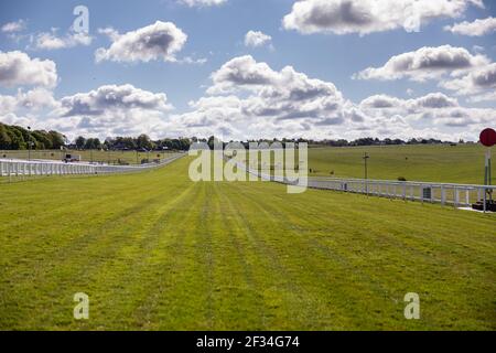 Allgemeine Ansicht der Epsom Racecourse, die den Coronation Cup im Juni am 5-6. Juni ausrichten könnte, wenn die britischen Rennen die grünes Licht für die Wiederaufnahme erhalten Stockfoto