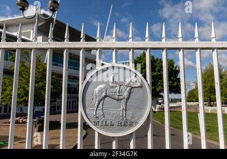 Allgemeine Ansicht der Epsom Racecourse, die den Coronation Cup im Juni am 5-6. Juni ausrichten könnte, wenn die britischen Rennen die grünes Licht für die Wiederaufnahme erhalten Stockfoto