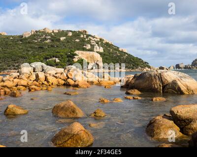 Felsbrocken und Küstenheide, Waychinicup Inlet, Albany, Western Australia Stockfoto