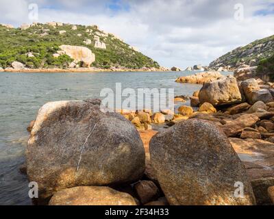 Felsbrocken und Küstenheide, Waychinicup Inlet, Albany, Western Australia Stockfoto