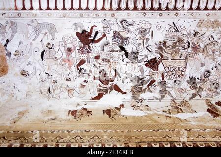 Orchha, Madhya Pradesh, Indien: Wandmalereien, die eine Schlacht an der Decke des Lakshmi Narayan Tempels aus dem 17. Jahrhundert darstellen. Stockfoto