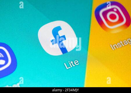 Sankt-Petersburg, Russland, 7. März 2021: Facebook Lite mobile App-Symbol auf dem Bildschirm des Tablet-Computers. Facebook Lite Anwendung Logo clodeu Stockfoto