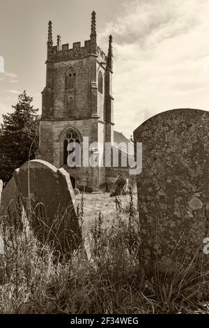 Imber Kirche, St Giles Kirche, am Tag der offenen Tür für Besucher zu sehen, die verlassenen Geisterdorf von imber auf Salisbury, Wiltshire UK im August Stockfoto