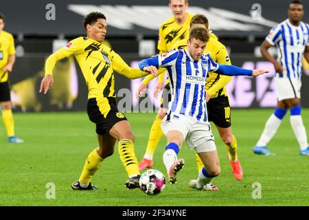 Dortmund, Deutschland. 13th. März 2021. Von links nach rechts Jude BELLINGHAM (DO) gegen Lukas KLUENTER (Klunter, B). Action, Duelle, Fußball 1. Bundesliga, Spieltag 25th, Borussia Dortmund (DO) - Hertha BSC Berlin (B) 2: 0, am 13,03. 2021 in Dortmund/Deutschland. Quelle: Alex Gottschalk/POOL via FOTOAGENTUR SVEN SIMON # DFL-Bestimmungen verbieten die Verwendung von Fotografien als Bildsequenzen und/oder quasi-Video # nur zur redaktionellen Verwendung # Nationale und Internationale Nachrichtenagenturen OUT use worldwide/dpa/Alamy Live News Stockfoto