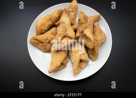 Nahaufnahme von Pestinos. Weihnachten oder Ostern süß, typisch für Andalusien und andere Gebiete von Spanien und Italien. Stockfoto