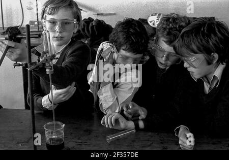 Erstes Jahr Wissenschaftsunterricht Greenhill Comprehensive School Herne Bay Stockfoto