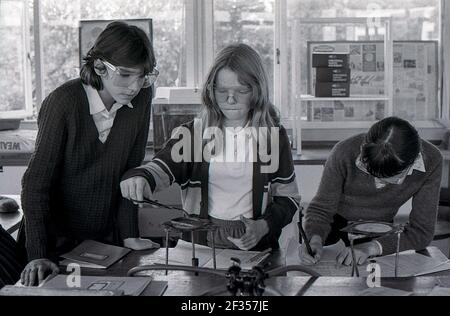 Erstes Jahr Wissenschaftsunterricht Greenhill Comprehensive School Herne Bay Stockfoto