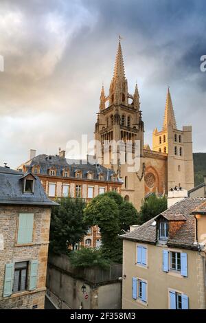 Mende (Südfrankreich): Kathedrale von Mende („Basilique-cathedrale Notre-Dame-et-Saint-Privat de Mende“) Stockfoto