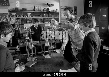 Erstes Jahr Wissenschaftsunterricht Greenhill Comprehensive School Herne Bay Stockfoto