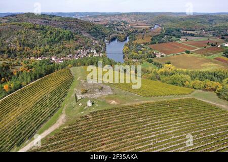 Albas (Südfrankreich): Luftaufnahme, Agrarlandschaft und Cahors-Weinberge im Lot-Tal im Herbst. Landschaft und Mäander des Flusses Lot Stockfoto