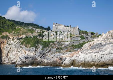 Italien, Ligurien: Schloss Porto Venere (Castello Doria) im Nationalpark Cinque Terre, UNESCO-Weltkulturerbe Stockfoto