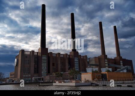 WOLFSBURG, DEUTSCHLAND - 14. März 2021: Wolfsburg, Niedersachsen / Deutschland - 14. März 2021: Volkswagen AG Hauptsitz in Wolfsburg, Deutschland Stockfoto