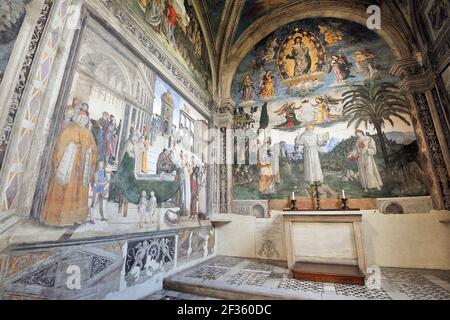 Italien, Rom, Kirche Santa Maria in Ara Coeli, Cappella Bufalini, Pinturicchio-Gemälde „Beerdigung von San Bernardino“ und „Glory of San Bernardino“ Stockfoto