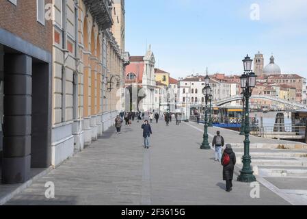 Venedig, Italien. März 2021, 15th. Fondamenta Santa Lucia durante Venezia in Zona Rossa, Nachrichten in Venezia, Italia, 15 marzo 2021 Quelle: Independent Photo Agency/Alamy Live News Stockfoto