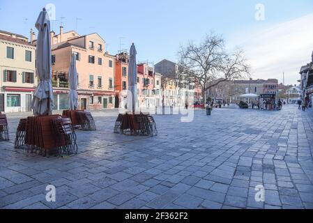 Venedig, Italien. März 2021, 15th. Campo Santa Margherita durante Venezia in Zona Rossa, Nachrichten in Venezia, Italia, 15 marzo 2021 Quelle: Independent Photo Agency/Alamy Live News Stockfoto