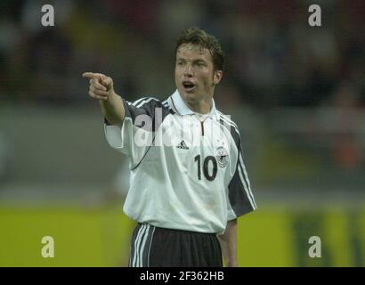 Kaiserslautern, Deutschland. März 2021, 15th. Lothar Matthäus feiert am 21. März 2021 seinen 60th. Geburtstag. Archivfoto: Lothar MATTHÄUS, Deutschland, Fußball, Nationalmannschaft, Halbfigur, Von vorne, energisch zeigend, rufend, QF. 04/26/2000. â Nutzung weltweit Credit: dpa/Alamy Live News Stockfoto