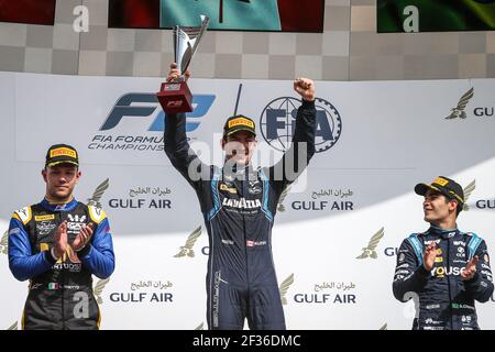 LATIFI Nicholas, Staudämme, Porträt, Porträt, Podium mit GHIOTTO Luca und SETTE CAMARA Sergio während 2019 FIA Formel 2 Meisterschaft, Bahrain in Sakhir vom 29. Bis 31. März - Foto DPPI Stockfoto