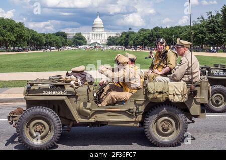 Washington DC, National Memorial Day Parade, World war II WWII Jeep Veterans US Capitol Building, Stockfoto