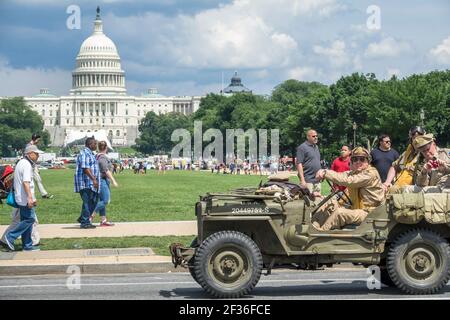 Washington DC, National Memorial Day Parade, World war II WWII Jeep Veterans US Capitol Building, Stockfoto