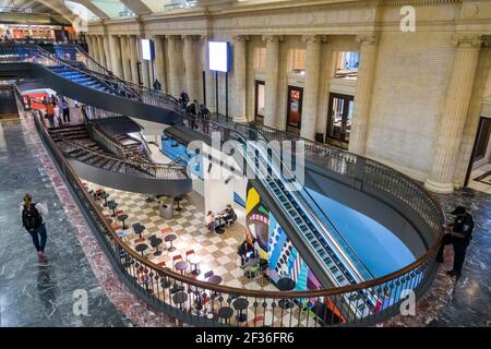 Washington DC, Union Station, Bahnhof Terminal Food Court Mezzanine, Rolltreppe innen, Stockfoto