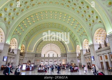 Washington DC, Union Station, Bahnhof Terminal Main Hall Deckenbogen, Passagiere Fahrer innen, Stockfoto