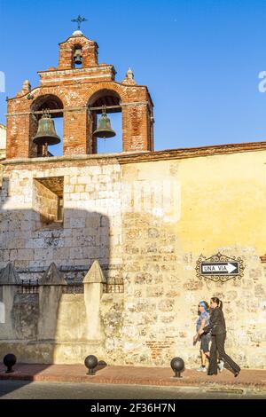 Santo Domingo Dominikanische Republik,Ciudad Colonia Zona Colonial,Basilika Santa María La Menor Nationalkathedrale aus dem Jahr 1541, katholische Glocke im gotischen Stil Stockfoto