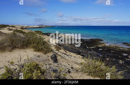 Küste und Sanddünen auf Fuerteventura bei Corralejo Stockfoto