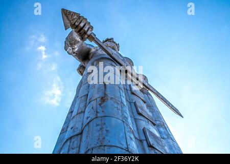 Blick auf Kartlis Deda Mutter von Kartli oder Georgien - vom Bildhauer Elguja Amashukeli - zwanzig Meter Aluminiumfigur Stockfoto