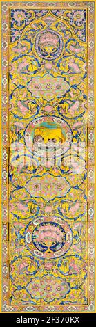 Keramikfliesen im Golestan Palace in Teheran, Qajar-Zeit. Detail von der Außenseite des Gebäudes der Sonne / Stockfoto