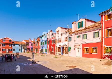 Bunte typische Fischerhäuser auf der Insel Burano in Venedig, Italien Stockfoto
