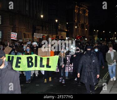 London, Großbritannien. März 2021, 15th. Demonstranten marschieren zum Trafalgar-Platz, um sich gegen die neuen Beschränkungen des Protestrechts zu wehren. London. März 15th 2021. Credit: One Up Top Editorial Images/Alamy Live News Stockfoto