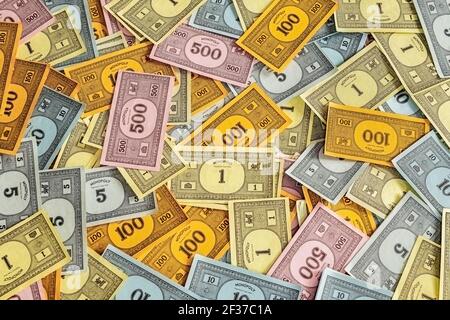 Monopolgeld in einem Haufen Stockfoto