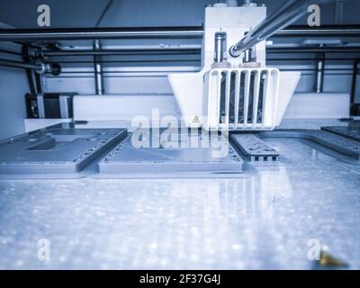 3D Drucker, Bedrucken mit Kunststoffdraht-Filament in additiver Fertigung Stockfoto