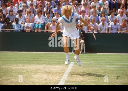 Die tschechische Tennisspielerin Martina Navratilova spielt bei den Wimbledon Champioships, Wimbledon, Borough of Merton, Greater London, England, Vereinigtes Königreich Stockfoto